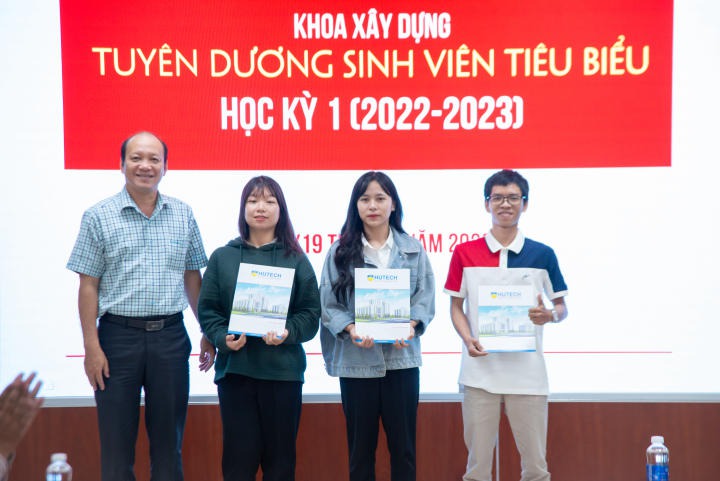 Khoa Xây dựng tuyên dương sinh viên tiêu biểu HK1 năm học 2022 - 2023 60