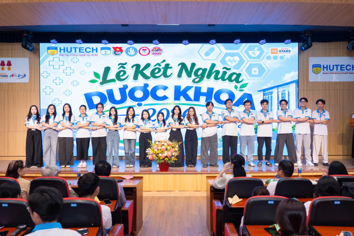 [Video] Lễ kết nghĩa Dược Khoa 2026: Chuyện học, chuyện nghề nối nhịp các thế hệ dược sĩ tương lai 98