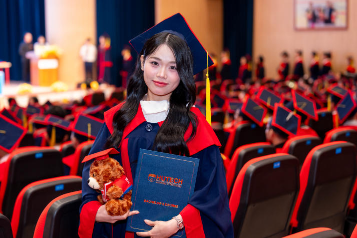 Tự hào khoác áo cử nhân, sinh viên HUTECH viết tiếp hành trình tương lai 121