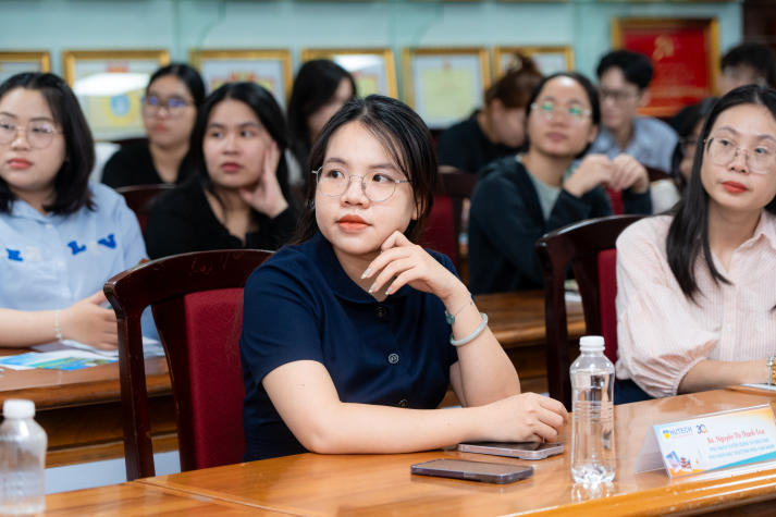 Sinh viên Khoa Hàn Quốc học khám phá cơ hội nghề nghiệp du lịch cùng đại diện Selectum Noa Cam Ranh 55