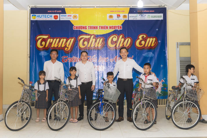 Chi bộ 17 mang “Trung thu cho em” ấm áp đến với thiếu nhi ở tỉnh Vĩnh Long 46