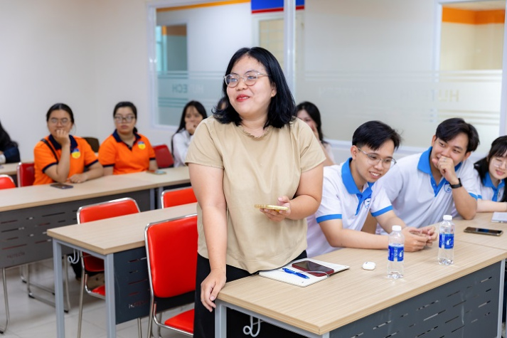 Sinh viên Khoa Dược lắng nghe chia sẻ thực tế về hành trình hành nghề Dược tại Úc 40