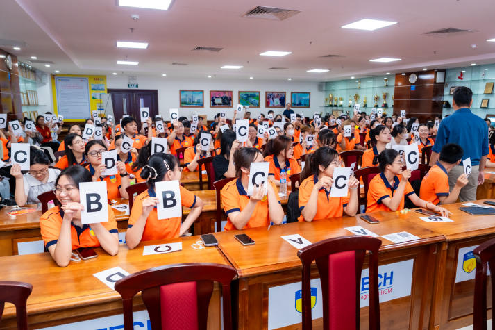 [Video] Học cách bảo vệ bản thân trước thiên tai: HUTECH-ers nói “không” với bị động 52
