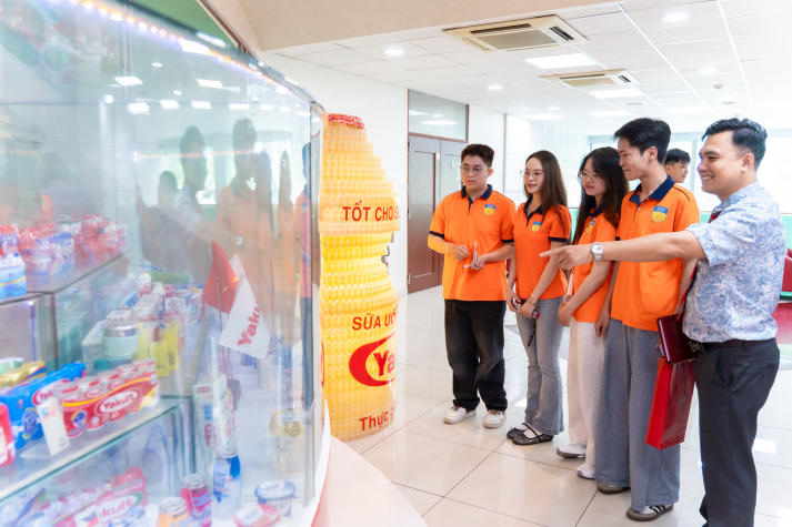 Sinh viên Công nghệ sinh học khám phá “hệ sinh thái lợi khuẩn” hiện đại tại Nhà máy Yakult Việt Nam 20