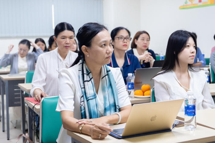 Giải mã khoảng trống nghiên cứu, nâng cao tư duy học thuật cùng giảng viên Khoa Marketing - Kinh doanh quốc tế 15