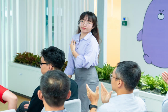 Sinh viên Khoa Tài chính - Thương mại khám phá môi trường làm việc hiện đại tại Shinhan Finance 29