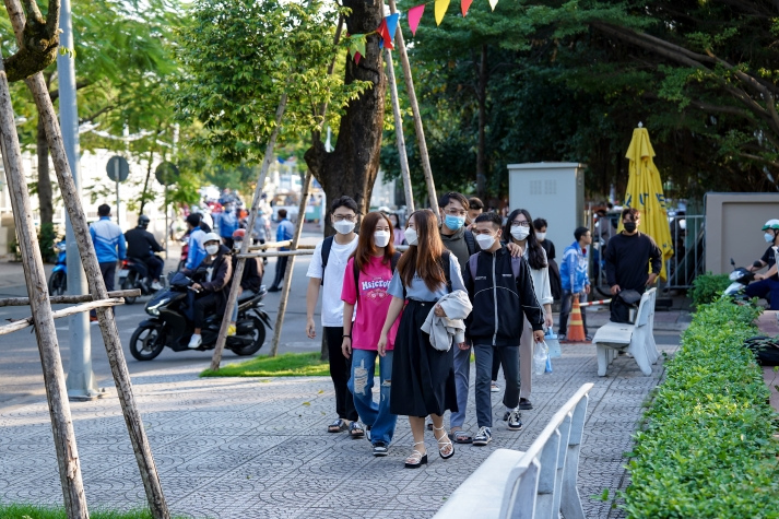 Văn minh học đường: Sinh viên HUTECH - Phối đồ thật chất 26