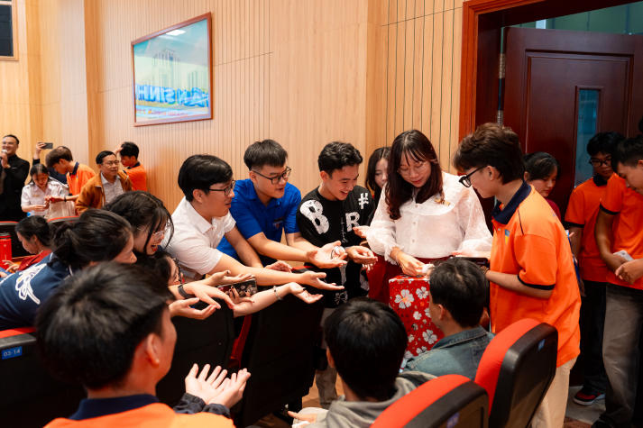 Khoa Quản trị kinh doanh chào đón tân sinh viên khoá 2025: Sẵn sàng hội nhập, vững bước tương lai 103