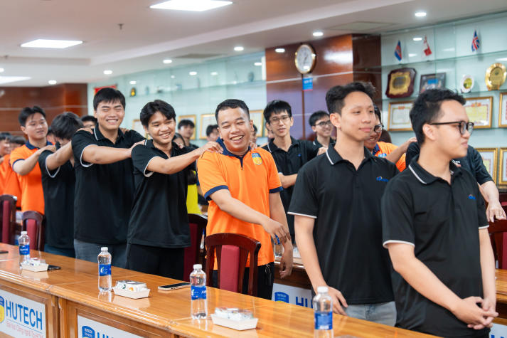 Tân sinh viên Khoa Hệ thống thông tin quản lý “mở khóa” hành trình đại học 59