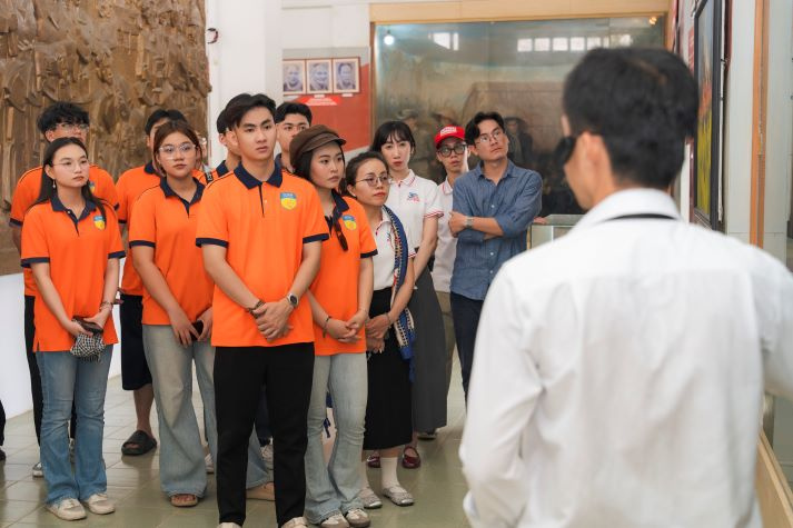 Chi bộ 17 mang “Trung thu cho em” ấm áp đến với thiếu nhi ở tỉnh Vĩnh Long 137