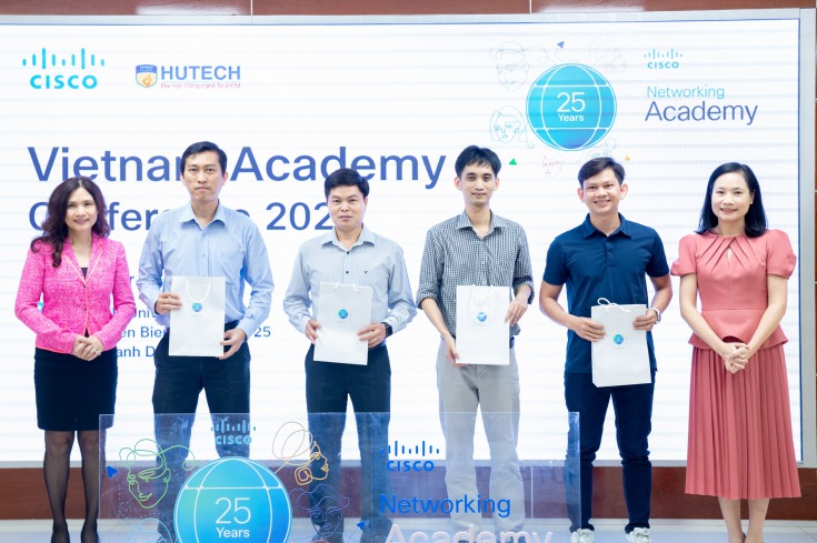 Khoa Công nghệ thông tin HUTECH tổ chức Hội nghị thường niên chương trình Học viện mạng Cisco Vietnam Academy Conference 2022 63