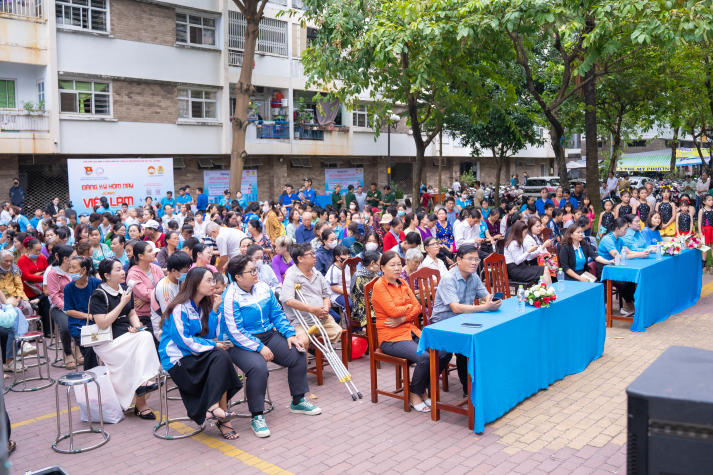 Điểm tin hoạt động Mùa hè xanh HUTECH 2025: Mặt trận TP.HCM sôi nổi với loạt công trình ý nghĩa 146