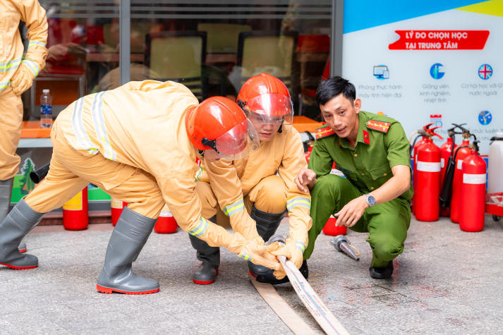 [Video] HUTECH tổ chức diễn tập PCCC & CNCH: Nâng cao năng lực ứng phó, bảo đảm an toàn học đường 56