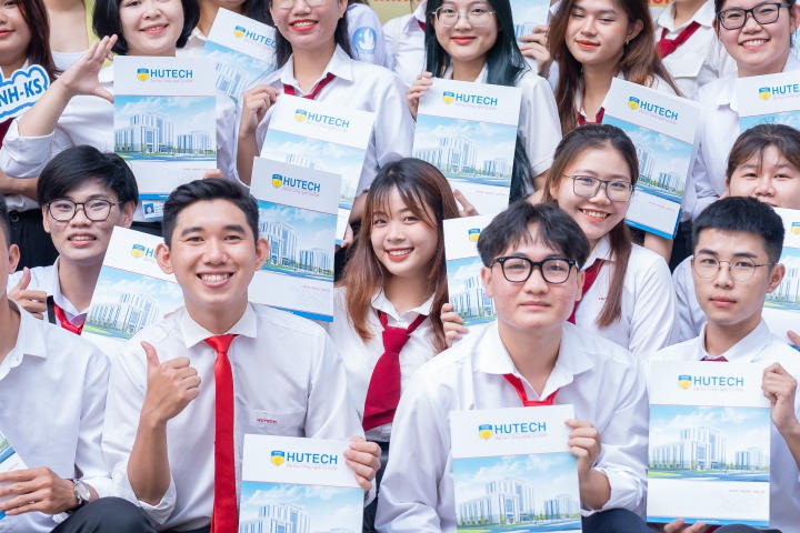 Khoa Quản trị Du lịch - Nhà hàng - Khách sạn tuyên dương 210 sinh viên tiêu biểu HKI năm học 2022-2023 90