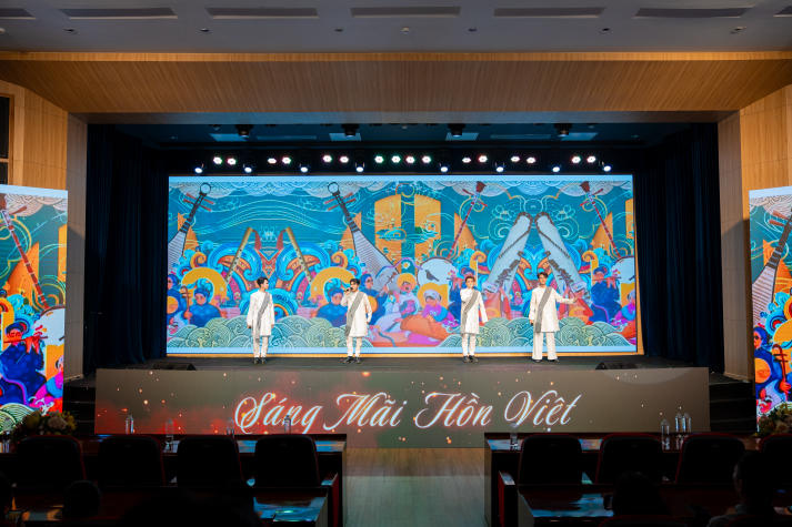 Sinh viên HUTECH thắp sáng niềm tự hào Việt qua chuỗi đồ án nghệ thuật hoành tráng 250