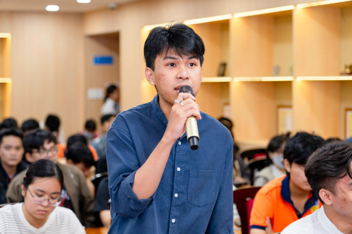 SINH VIÊN TẬP HUẤN KỸ NĂNG CHINH PHỤC NHÀ TUYỂN DỤNG 43