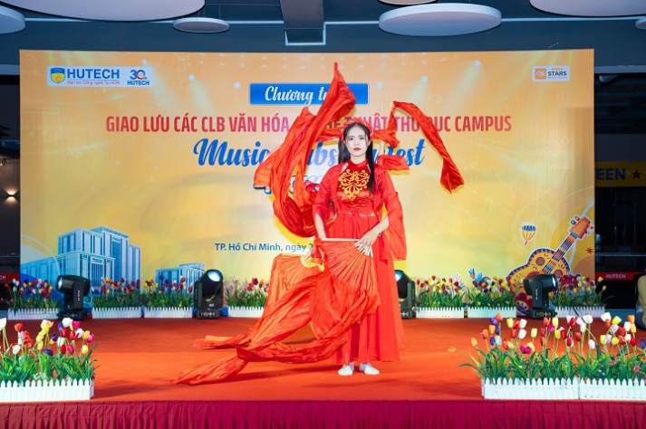 Sinh viên HUTECH cháy hết mình với “Music Clubs Contest - Kickoff” 28