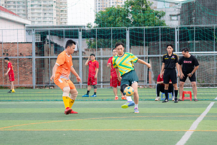 [Hội thao CB-GV-NV HUTECH 2025]: Bóng đá nam xác định hai đội tranh ngôi vô địch 42