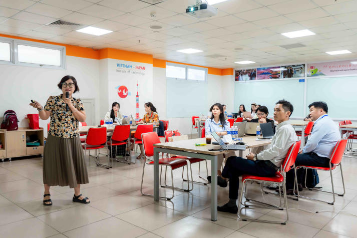 VJIT nâng cao năng lực giảng dạy cho giảng viên qua tập huấn học phần “Tư duy thiết kế dự án” 57