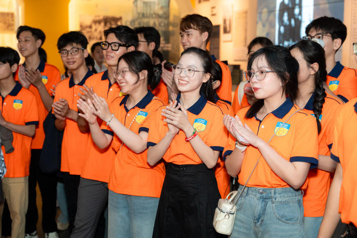 [Ảnh] Sinh viên Khoa Marketing - Kinh doanh quốc khám phá lịch sử, bồi đắp lý tưởng sống trên hành trình về nguồn 36