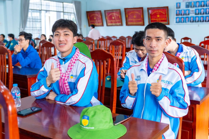 [Video] Trang trọng lễ đón quân và khởi công công trình Mùa hè xanh HUTECH 2024 tại tỉnh Đồng Tháp và Bến Tre 59