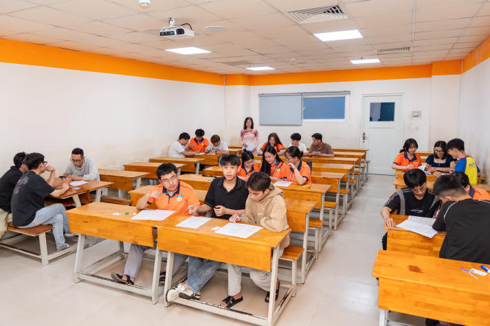 Top 12 đội thi chính thức bước vào vòng Tăng tốc cuộc thi “HUTECH HRM Challenge” 2025 17