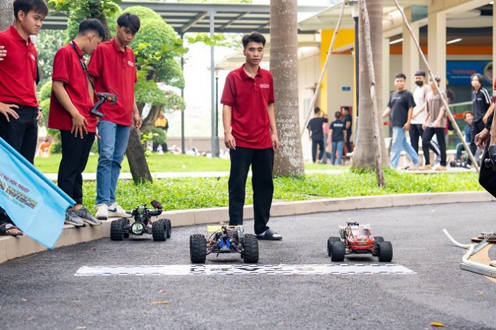 [Video] Hơn 100 đội thi tranh tài tại "đường đua tốc độ" Racing HUTECH lần VII 127