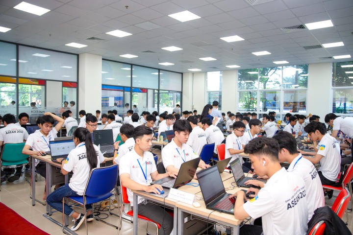 Sôi nổi vòng Chung khảo cuộc thi "Sinh viên với An toàn thông tin ASEAN 2023" tại HUTECH 74