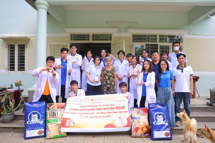 Sinh viên Khoa Thú y - Chăn nuôi HUTECH mang Tết ấm cho thú cưng bị bỏ rơi 83