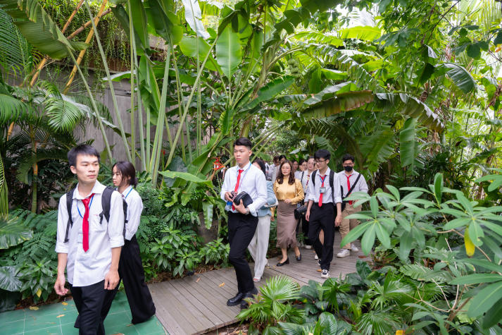 Exploring a Green Resort Experience with HUTECH Students at An Lam Retreats Saigon River 59