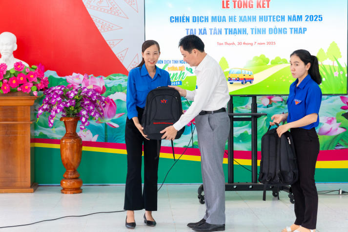 Mùa hè xanh HUTECH 2025 mặt trận Đồng Tháp: Hành trình trưởng thành, gắn kết và lan tỏa yêu thương 108
