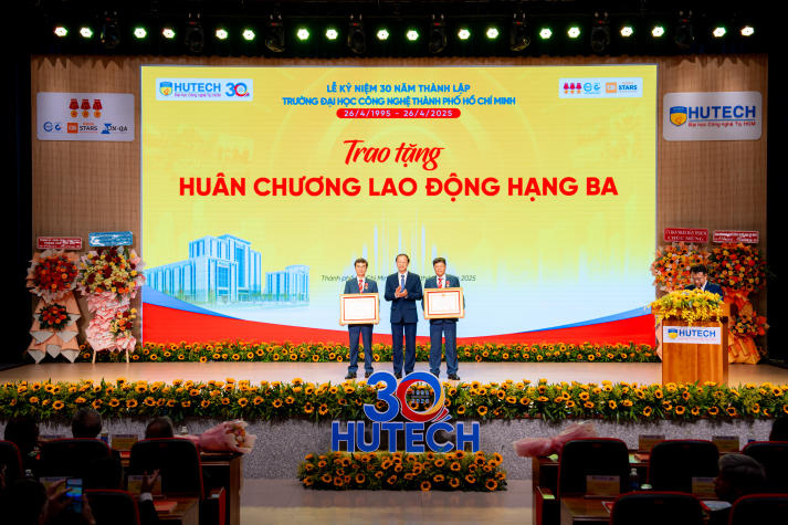 HUTECH long trọng kỷ niệm 30 năm thành lập: Một hành trình, triệu khát vọng bền vững 91
