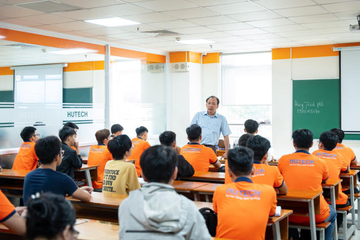 [Video] “Full pin” ngày đầu năm học mới, HUTECH-ers khởi động nhịp học tập đầy hứng khởi 74