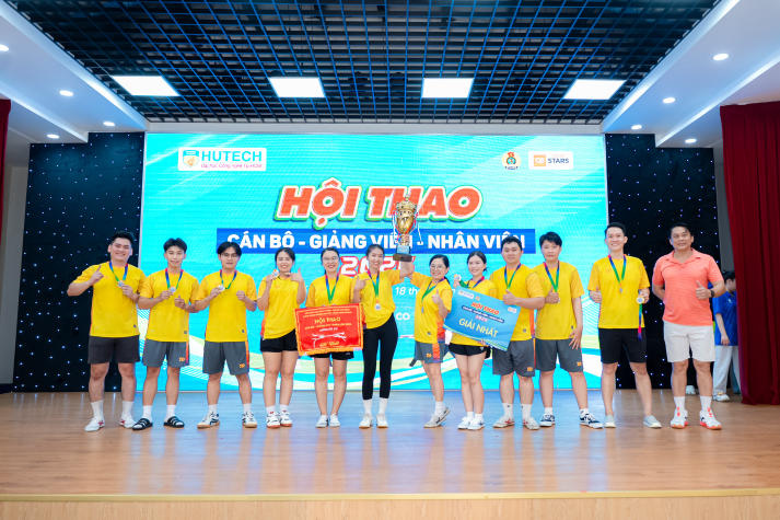 [Hội thao CB-GV-NV 2026] Trở lại với sức mạnh ấn tượng, liên quân Văn phòng Trường giành ngôi vương Kéo co 130