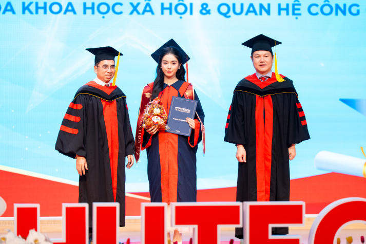 Khép lại hành trình giảng đường, mở ra hành trình trách nhiệm: HUTECH trao bằng tốt nghiệp cho các tân khoa 43