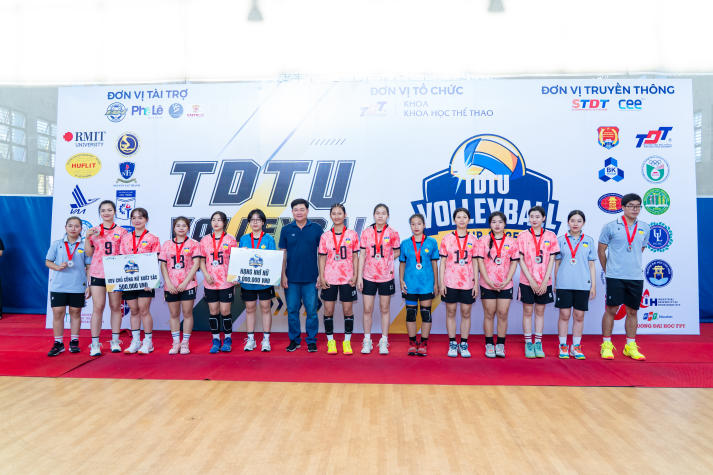 Đội tuyển nữ HUTECH giành Huy chương Bạc giải Bóng chuyền TDTU mở rộng 2025 175