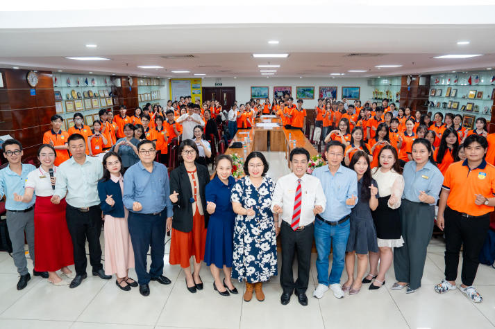 Bước đệm nghiên cứu: Tân sinh viên Tài chính - Thương mại tiếp cận phương pháp luận khoa học 83