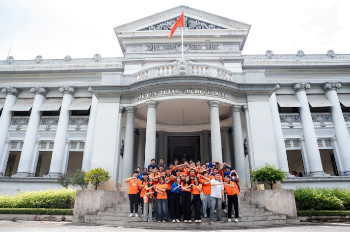 Sinh viên VKIT tiếp nối hành trình khám phá di sản tại Bảo tàng TP.HCM và Dinh Độc Lập 8
