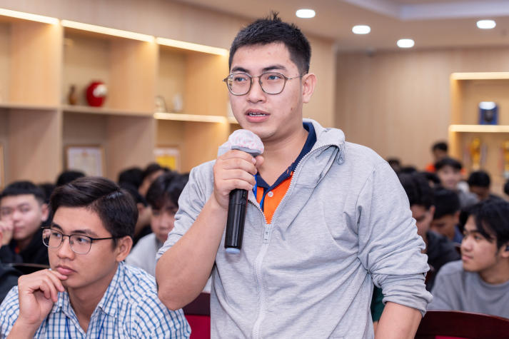 Sinh viên Khoa Công nghệ thông tin định hướng sự nghiệp trong ngành Data Analytics cùng AGEST Việt Nam 97