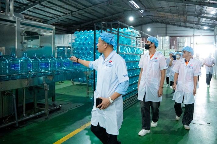 Sinh viên Viện Kỹ thuật học từ thực tiễn tự động hóa tại FUJIWA Việt Nam 43