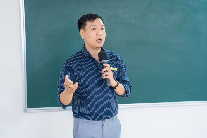 Giải mã bí quyết chọn đề tài, khai thác tài liệu khoa học cùng sinh viên Khoa Tiếng Anh 65