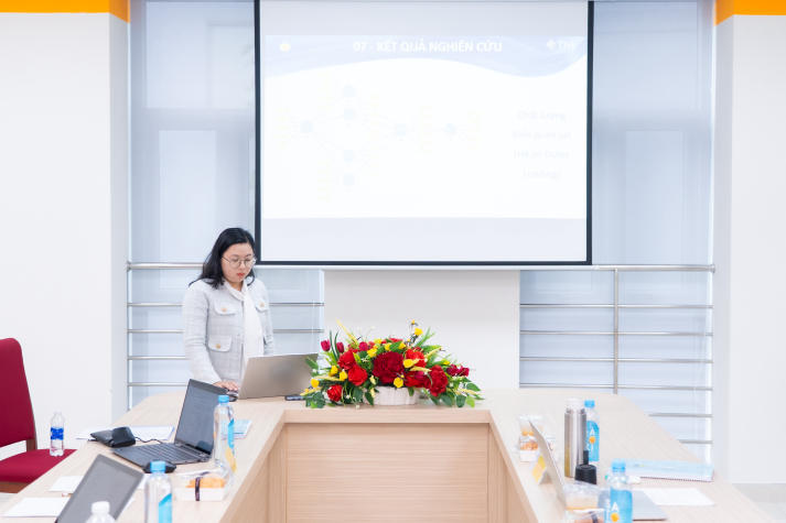 Nhiều đề tài thể hiện xu hướng tiếp thị hiện đại tại buổi bảo vệ luận văn/đề án Thạc sĩ ngành Marketing 45