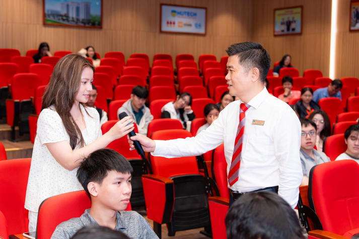 Trường Y và Khoa học Sức khỏe HUTECH đồng hành cùng phụ huynh, sinh viên trên hành trình đại học 85