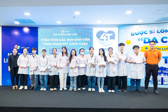 Sinh viên Khoa Dược HUTECH tìm hiểu nghề tại FPT Long Châu 125