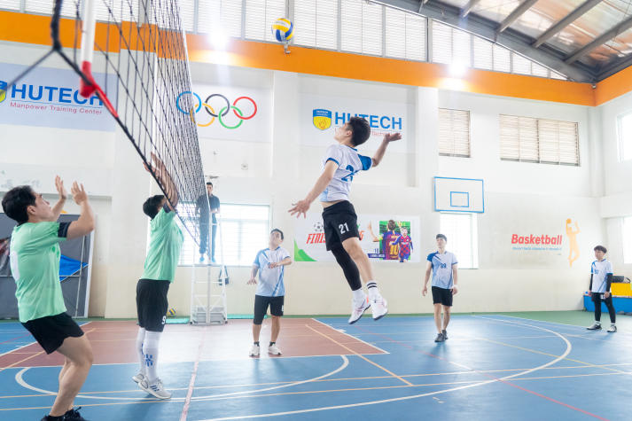 [Hội thao CB-GV-NV HUTECH 2025]: Bóng chuyền nam xác định 4 cái tên tiến vào Bán kết 97