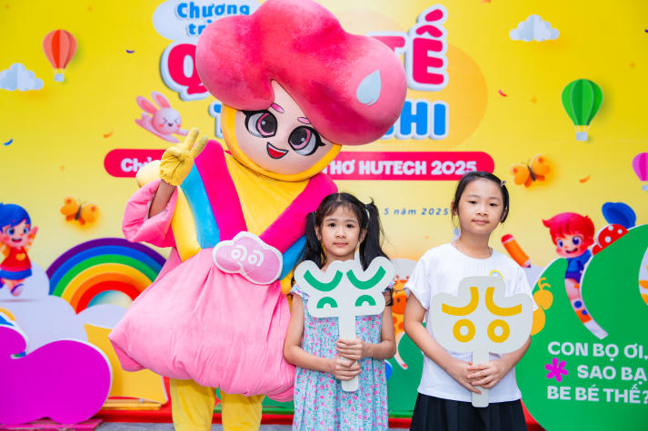 [Video] Ngày hội tuổi thơ HUTECH: Hành trình sắc màu cho những thiên thần nhỏ 24