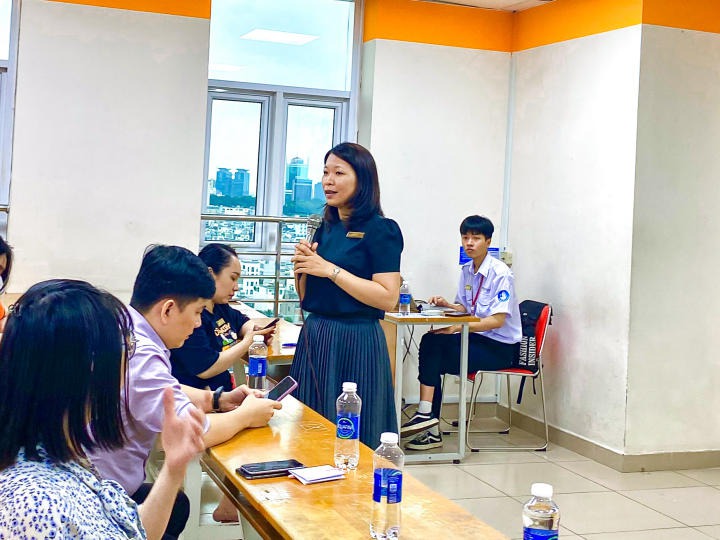 胡志明市科技大學的中文系大學生在科研領域中獲得實踐經驗 14