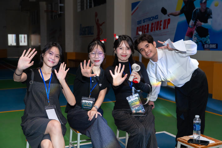 Đón Giáng sinh rộn ràng với K-XMAS của sinh viên Khoa Hàn Quốc học 99