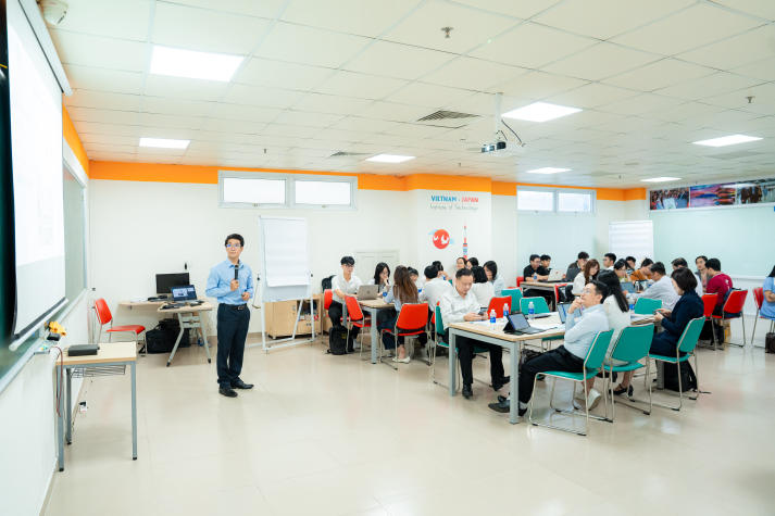 HUTECH tổ chức tập huấn kỹ năng viết mô tả sáng chế và chuẩn bị hồ sơ đăng ký bảo hộ sở hữu trí tuệ 37