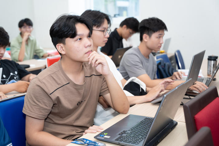 [Video] HUTECH đăng cai Chung kết OAI HCMC 2025: “Sàn đấu” AI mở ra cơ hội chinh phục công nghệ số 85